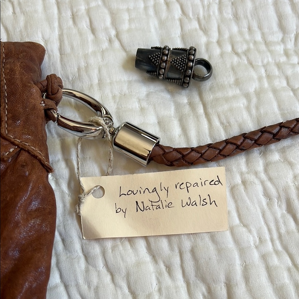 Tylie Malibu Brown Leather Shoulder Bag with Vintage Charm - Picture 4 of 10